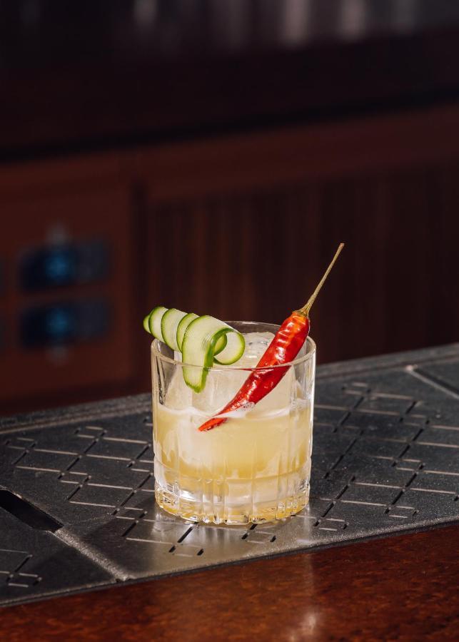 Sommerro Осло Екстериор снимка A Ti'punch garnished with a red chili pepper